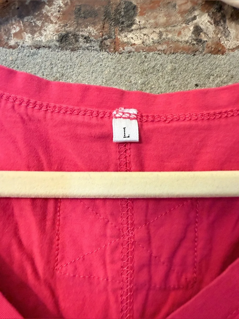 T124 - Women's V-Neck Short Sleeve Top - Pink